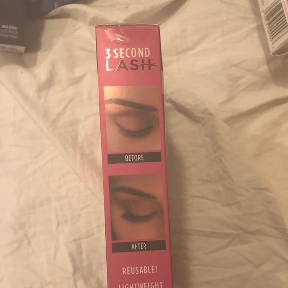 Three second lash magnetic lashes! So easy! 👀 - Picture 4 of 4
